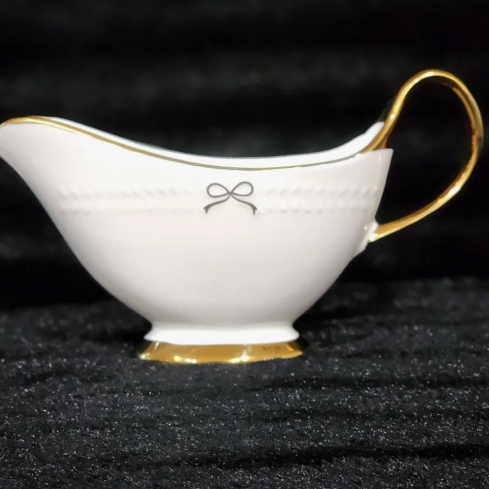 Yedi White Porcelain Gravy Boat with Gold Trim and Bow Detail